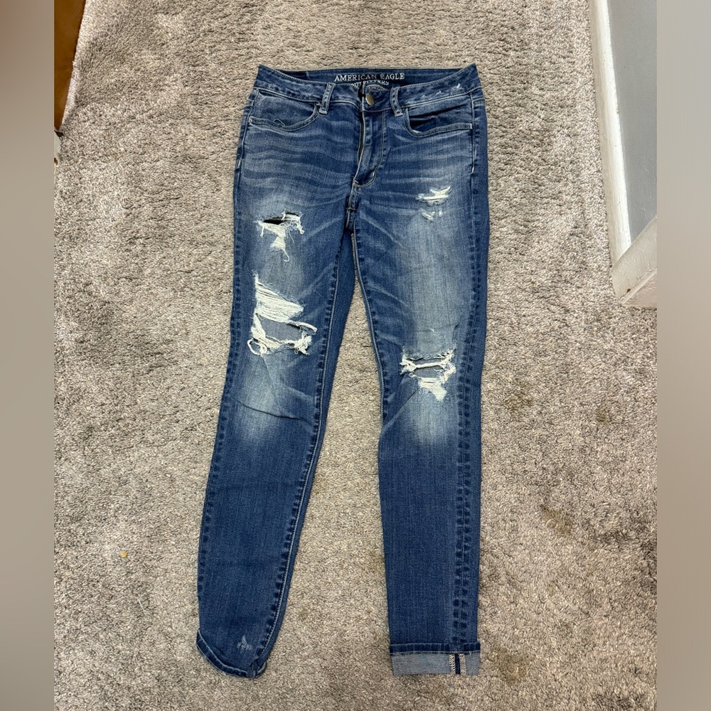 I have a nice pair of American Eagle jeans. Comea smoke and pet free home.